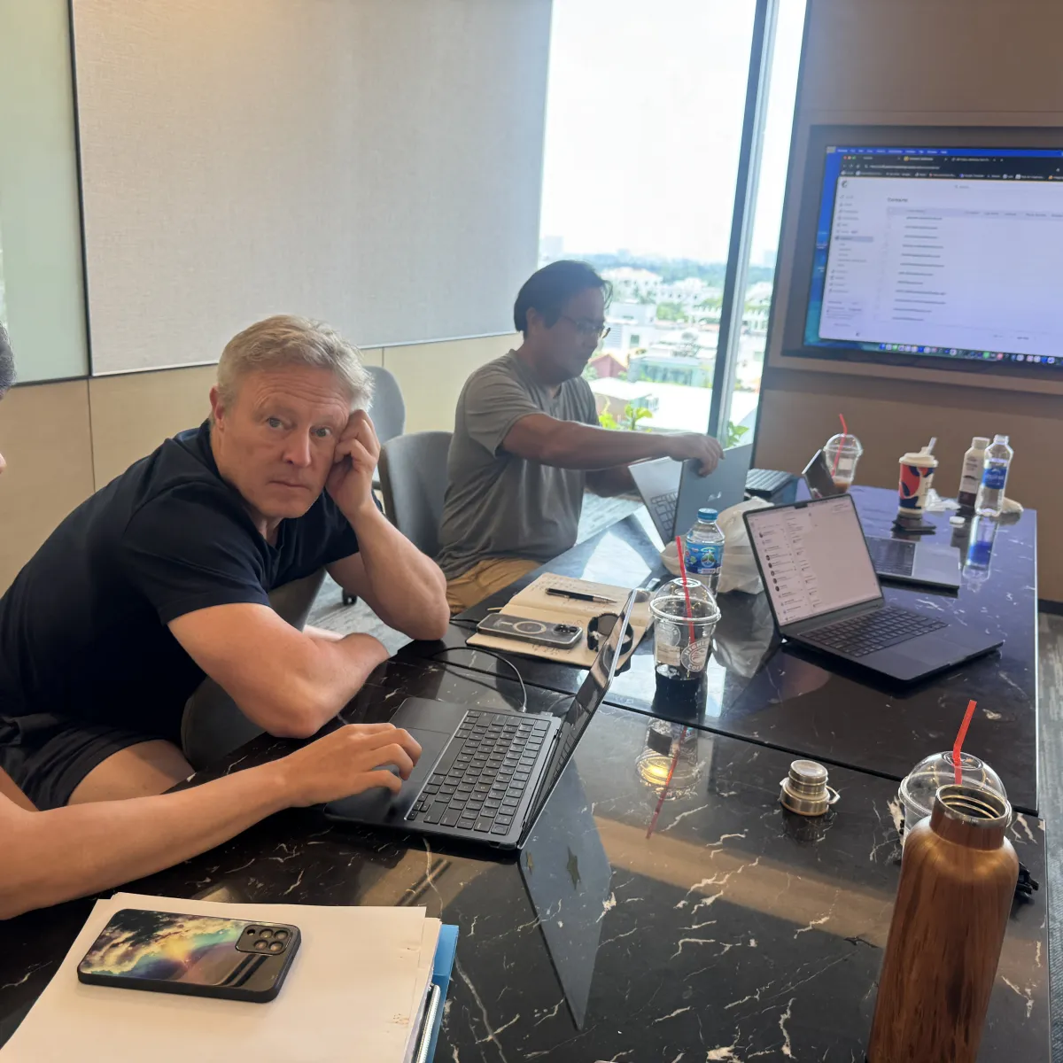 An Edge8 client and engineer in a working session